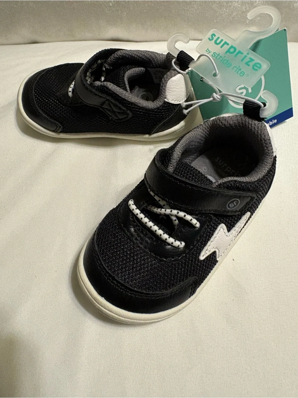 Stride Rite Black and White /Baby  Shoes Sneakers  !!!! Size 4 Months